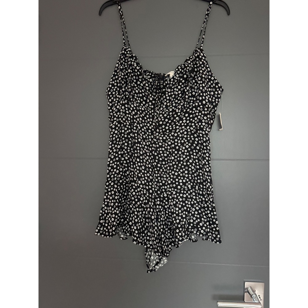 Aeropostale Womens XL Black White Daisy Floral Smocked Back Ruffle Romper NWT